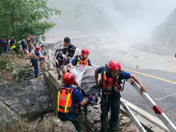 长富配资 “一不怕苦！二不怕死！”北京会记得那些风雨里的逆行